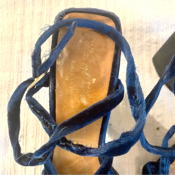 Robert Clergerie vintage navy blue velvet sandals/heels - Picture 4 of 7